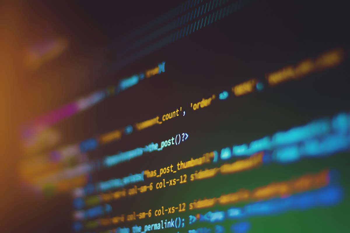 Patent box para software: código fuente en la pantalla de un ordenador